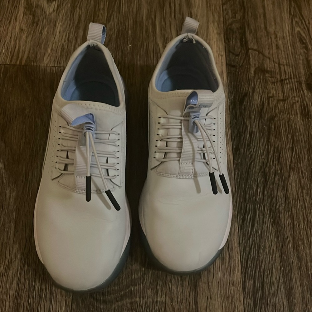 Clove sneakers